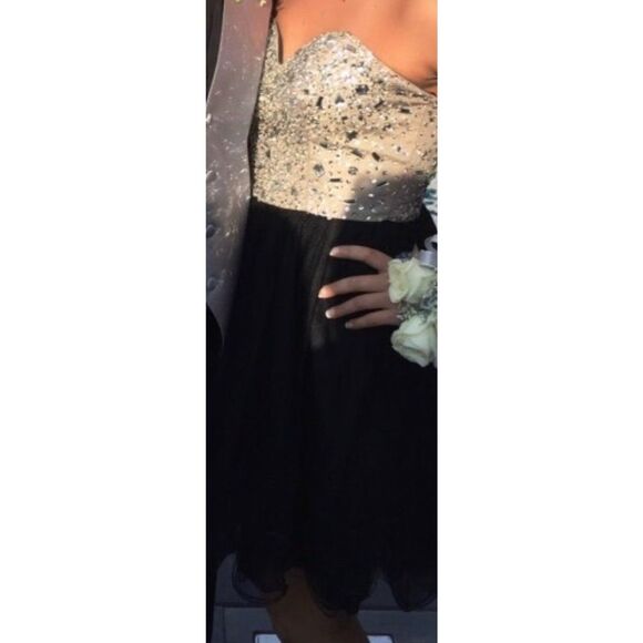 Black Short Puffy Prom Dress Size Small 2015-2016 Pre-owned - Picture 3 of 9